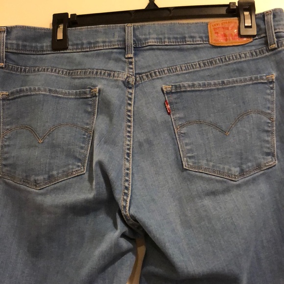 Women’s Levi Strauss Stonewashed Light Blue Jeans - Picture 4 of 6